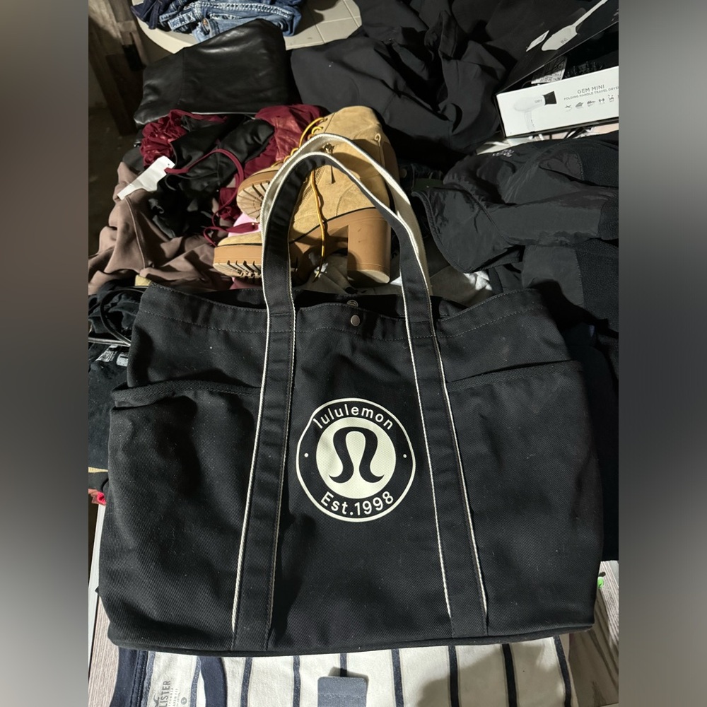 Lululemon tote bag